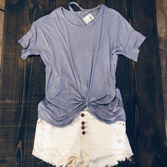 Cutout knot top - Picture 1 of 3